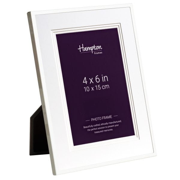 White 4x6 inch photo frame with mount
