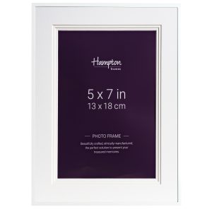 White 5x7 inch Hampton photo frame with mount